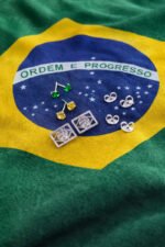 Kit Brincos Prata 925 Ponto De Luz Verde Amarelo Brasil Femi Prateado - Imagem 6